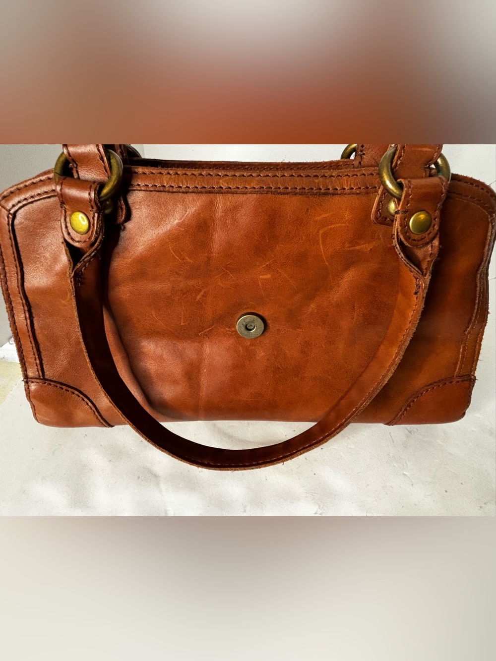 Crown Vintage brown Classic Tan Leather Shoulder Bag - Timeless Everyday Style - Picture 2 of 9